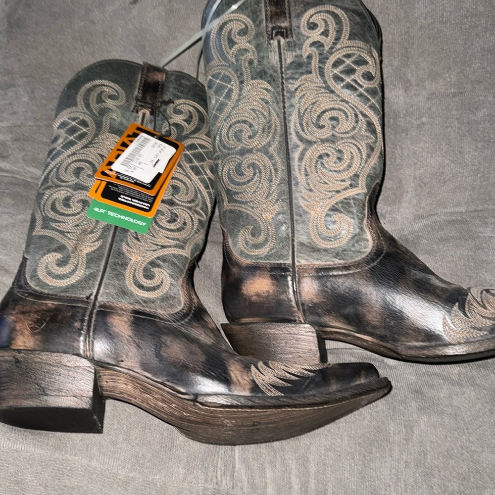 New Ariat Black boots size 8!!
